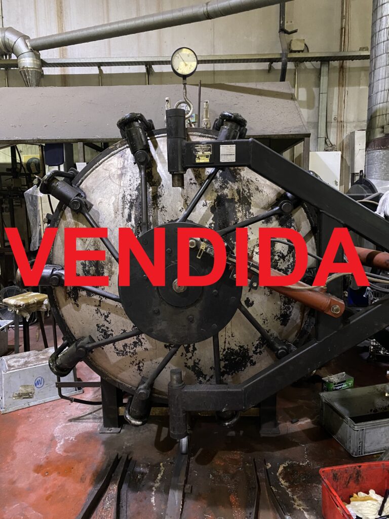 Autoclave de 1,5m de diámetro por 3m de fondo. Utilizada a 6bar de presión, pero pasa pruebas hasta 12bar. Entrada directa de vapor (no serpentín). Transporte y desmontaje a cargo del comprador.